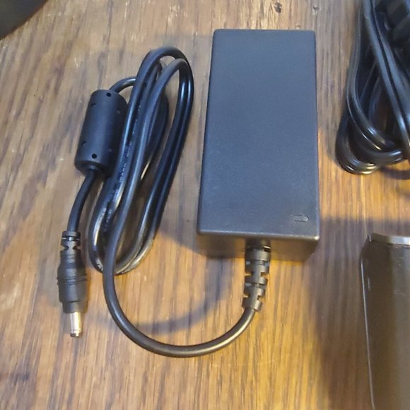 TARGUS DSU300 VERSALINK USB 3.0 DUAL HD VIDEO HOME OFFICE DOCKING STATION Used - Picture 8 of 10